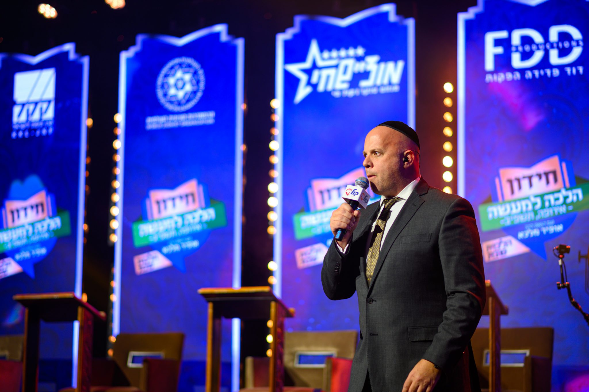 במעמד רב רושם: הרב שלמה קאהן הוכתר כחתן ההלכה של אירופה במעמד רב רושם: הרב שלמה קאהן הוכתר כחתן ההלכה של אירופה