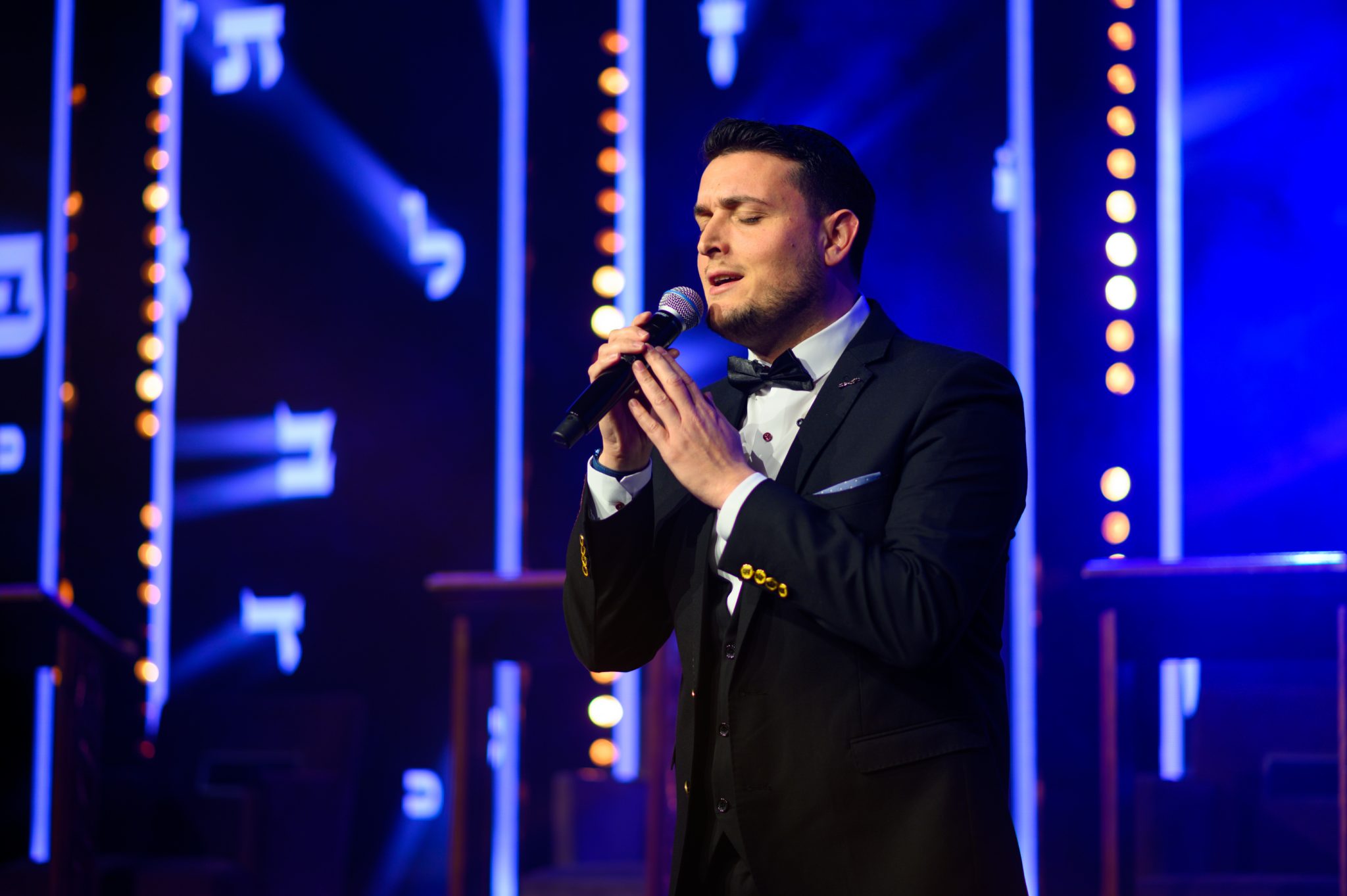 במעמד רב רושם: הרב שלמה קאהן הוכתר כחתן ההלכה של אירופה במעמד רב רושם: הרב שלמה קאהן הוכתר כחתן ההלכה של אירופה