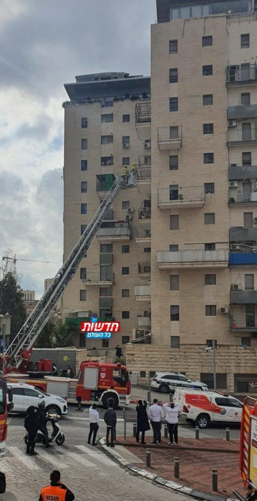 שריפה פרצה בבניין בן 12 קומות; הושגה שליטה