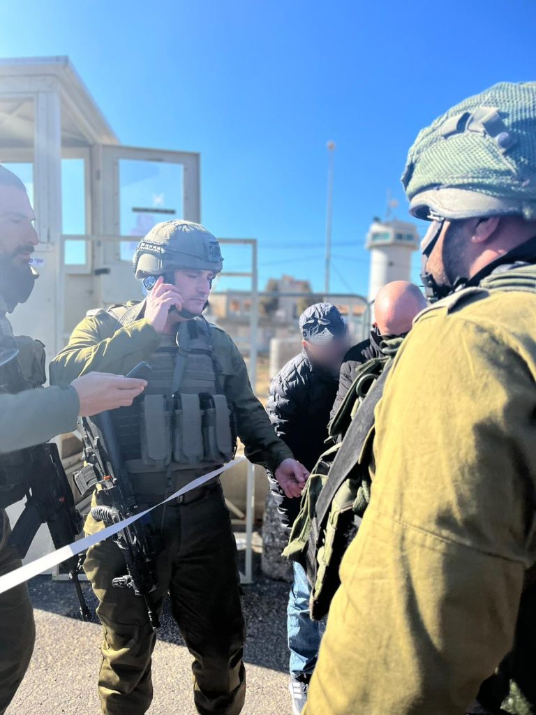 כוחות צה״ל במרדף  אחר הרכב בו הגיע המחבל