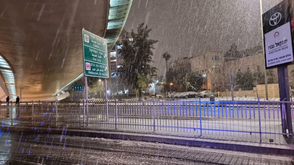 שלג כבד בירושלים: צפי ל-15 ס"מ, הלימודים בוטלו