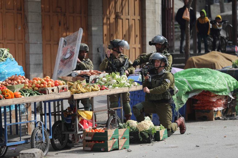 ללא מורא ופחד: המחבל שנמלט מחיסול נצפה בהלווית חבריו בשכם