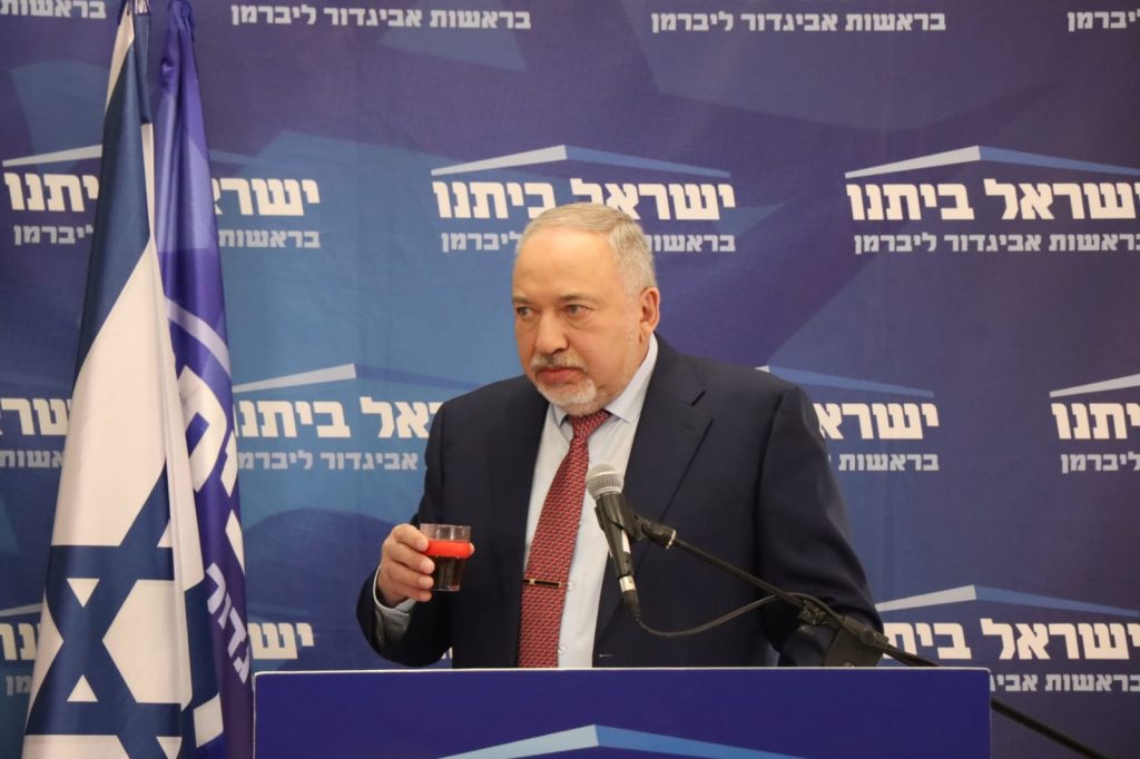 יו"ר ההסתדרות לשעבר: "לליברמן אין רגישות ואין חמלה"