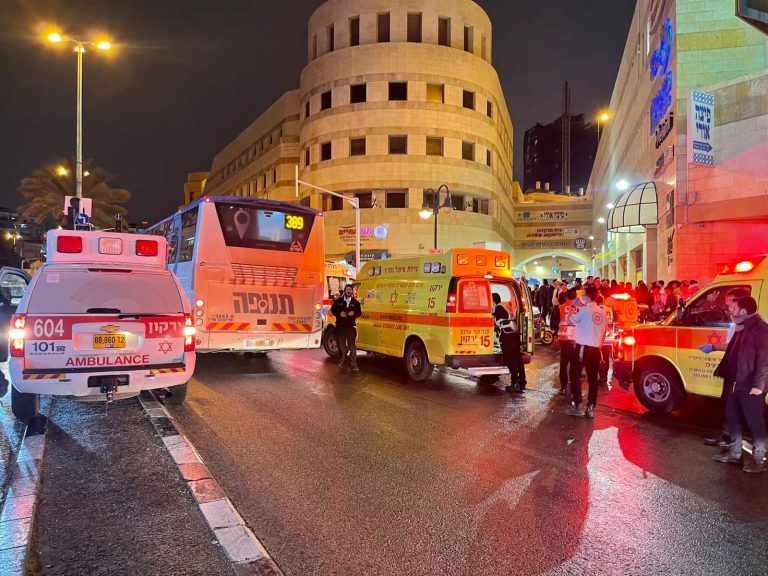 פצועים בינוני עד קשה באולם אירועים בבני ברק