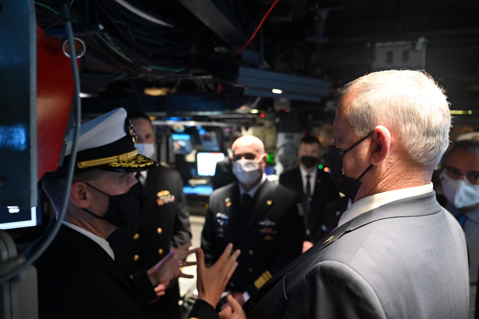 גנץ ביקר בצי החמישי האמריקני בבחריין: "אנו טובים יותר כשעובדים בשת"פ"