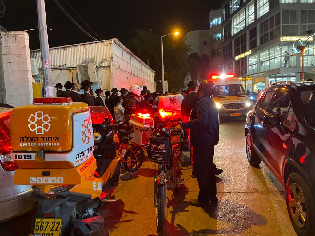 בן 18 נפל מגג מחסן בבני ברק, מצבו בינוני