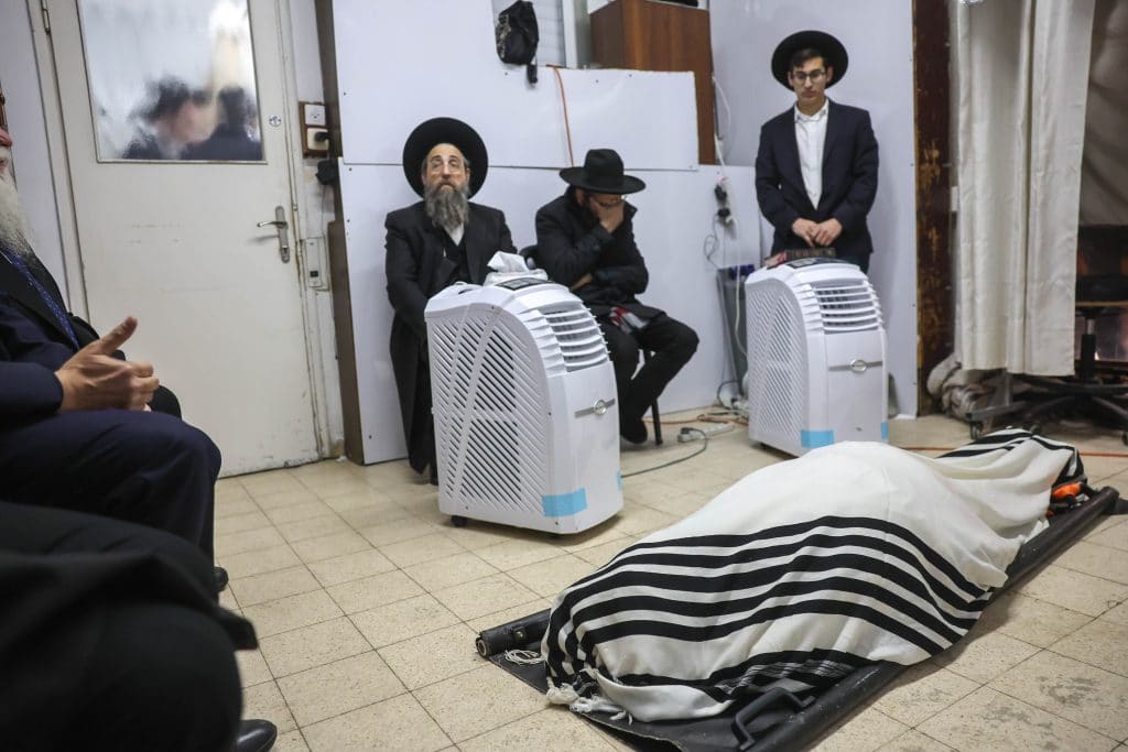רבן של ישראל נטמן למנוחת עולמים, מאות אלפים מתפזרים