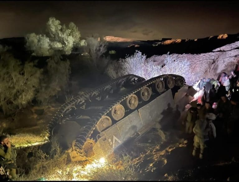 עשרה לוחמי גולני התהפכו עם נגמ"ש בתרגיל בדרום