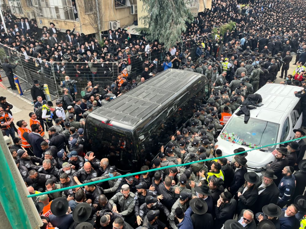רבן של ישראל נטמן למנוחת עולמים, מאות אלפים מתפזרים