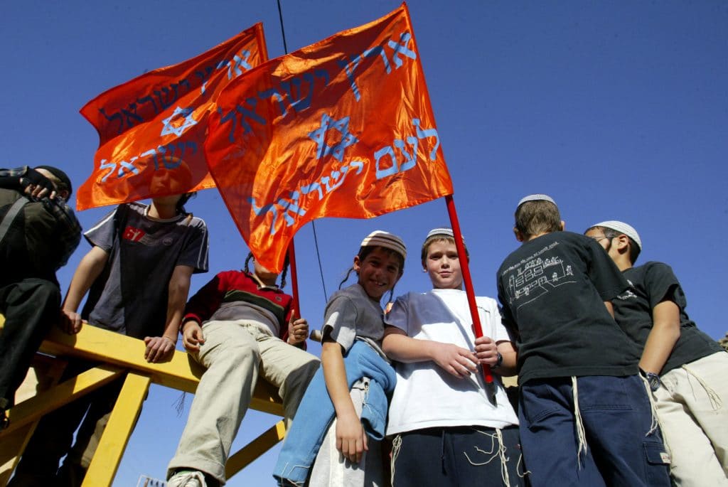 גורמים בימינה מאיימים על גנץ: פינוי חומש תפיל את הממשלה