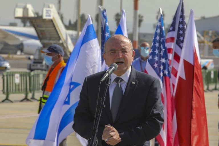 מאיר בן שבת חשף כי קיבל בתפקידו מסמך מיחיא סינואר