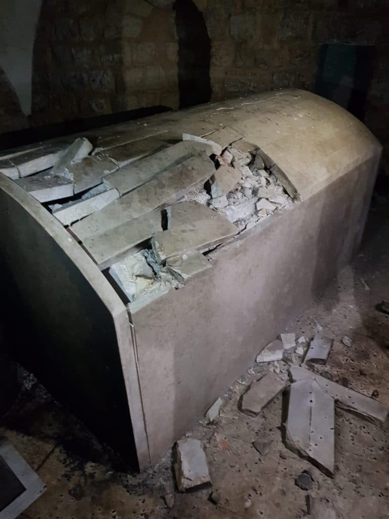 מחבלים השחיתו את קבר יוסף הצדיק בשכם