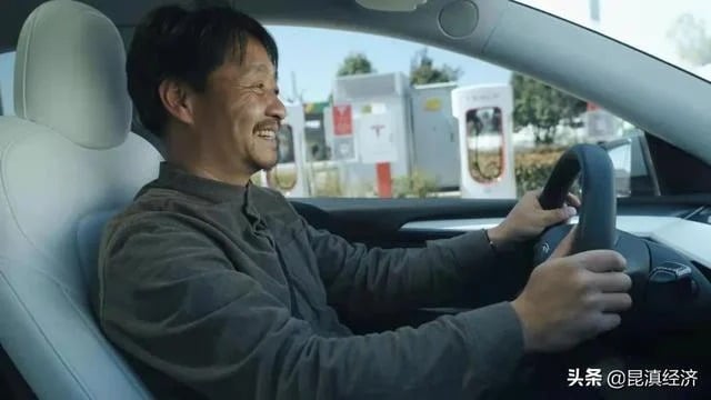 "כפר טסלה" ההררי בסין הוא ביתם של יותר מ-40 מכוניות חשמליות של טסלה