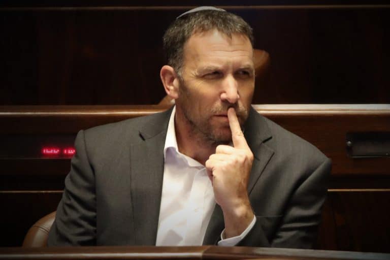 עתירה נגד מתן כהנא: מינה 'רבנית' בניגוד לחוק