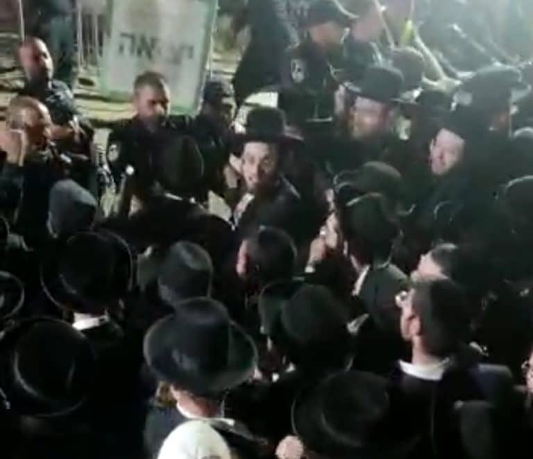 שוב דחיפות ומהומות במירון, מאות מנסים לפרוץ לציון