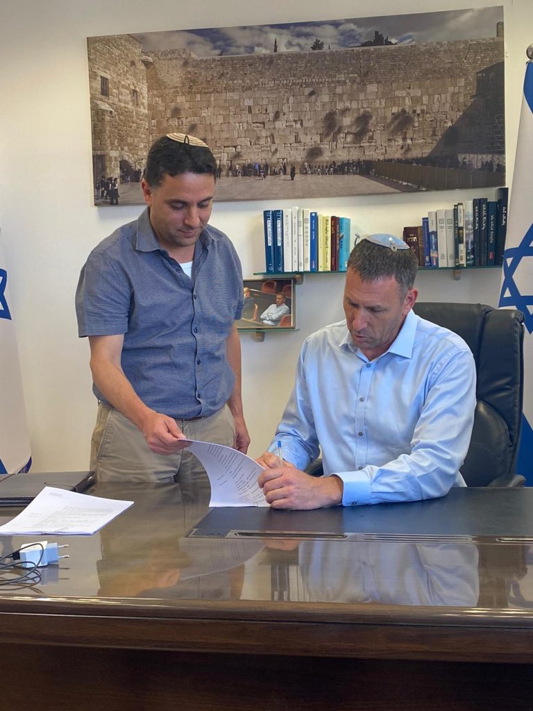 כהנא ממשיך ברפורמה בשירותי הדת ופוגע בייצוג הרבנים החרדים