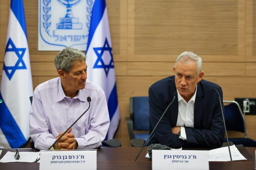 גנץ מזהיר: "נגיב בזמן לכל פעולה תוקפנית של איראן"