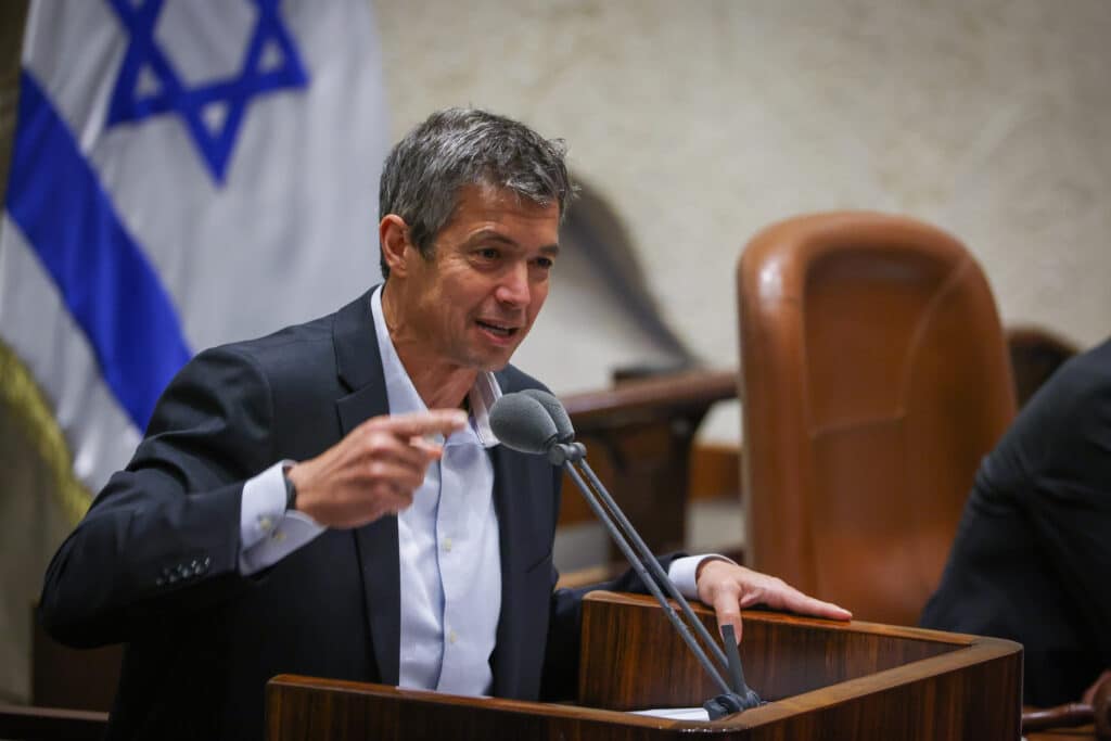 ההצעות של הליכוד לסער וגנץ