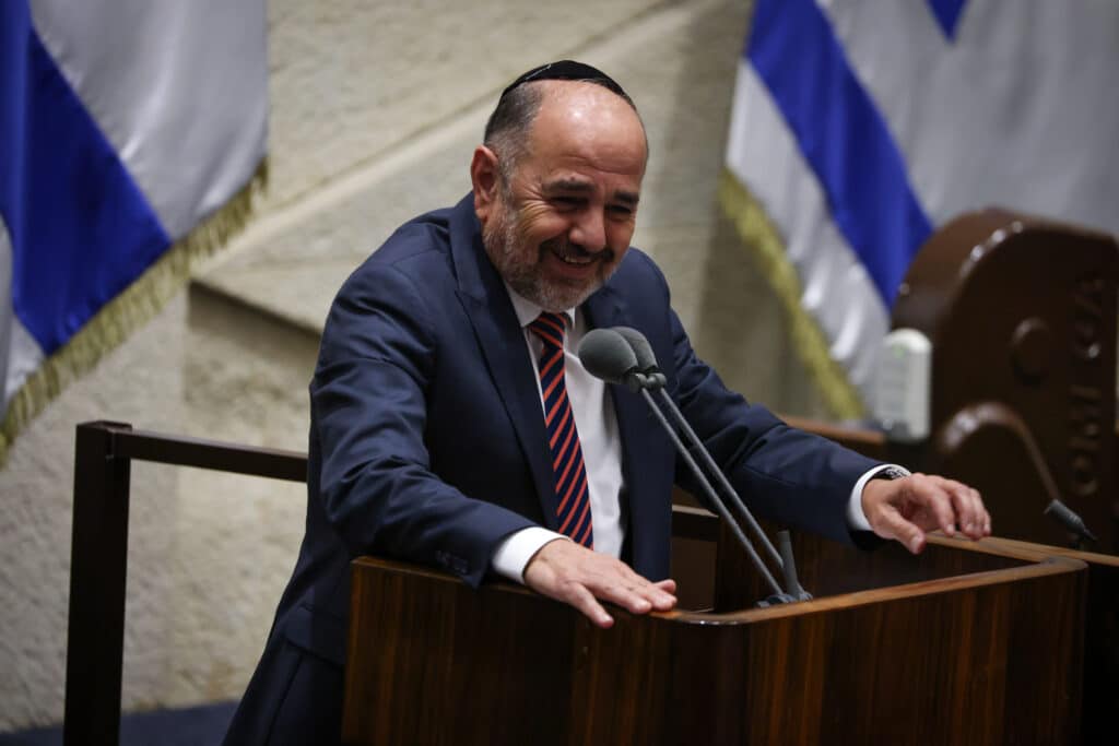 לפיד מפתיע ומשבח את האופוזיציה