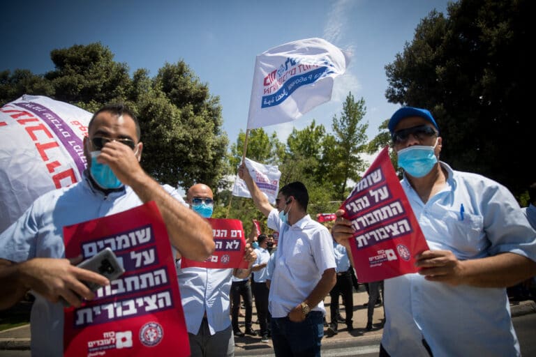 צפי לשיבושים: נהגי האוטובוסים פתחו בשביתה על שכרם