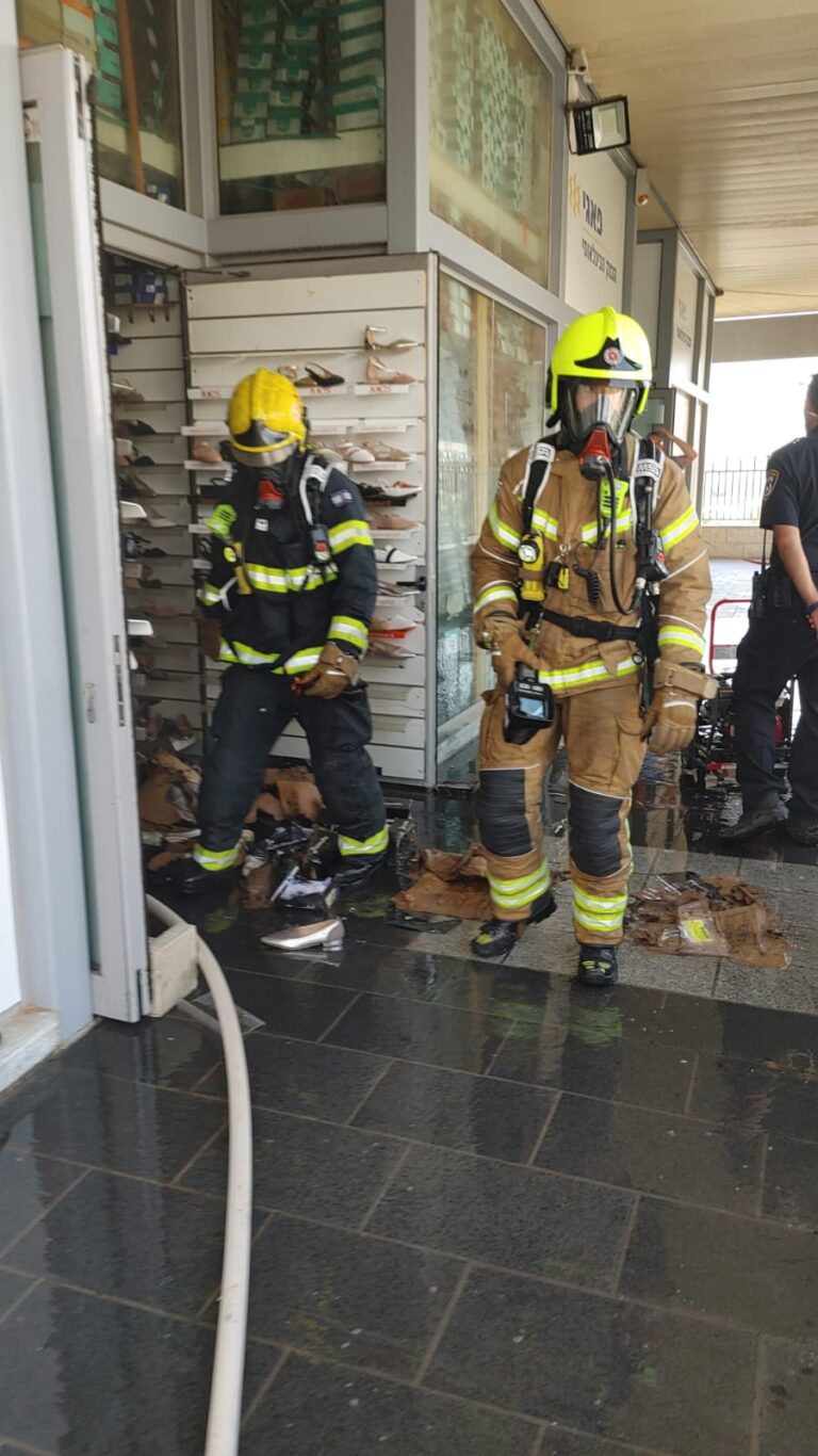 שריפה פרצה במרכז מסחרי: הושגה שליטה