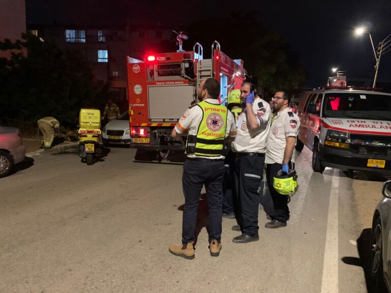 עפולה: בן 40 קפץ מדירה בוערת ונפצע קשה