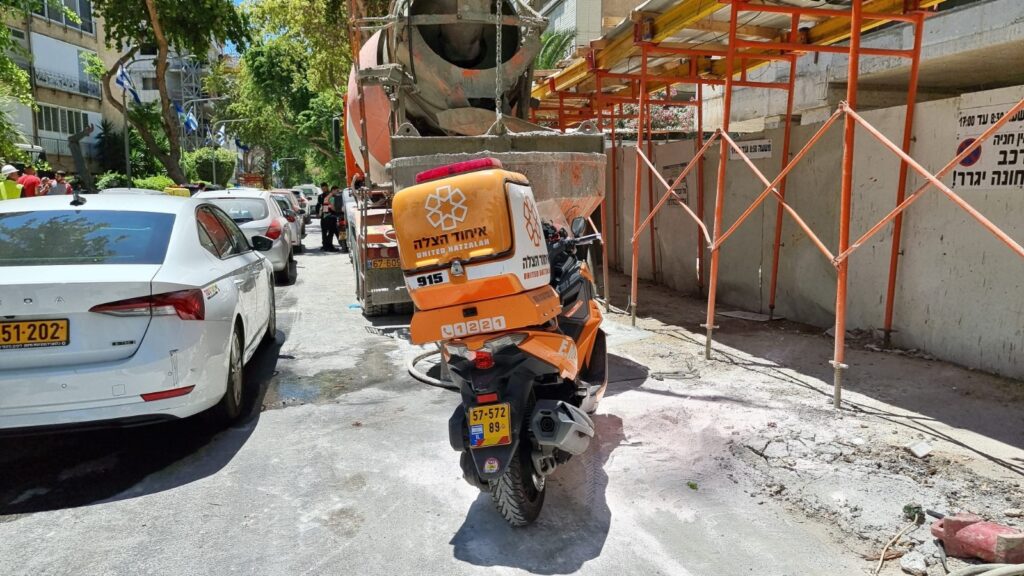 רמת גן: פועל בן 40 נפצע קשה בתאונת עבודה