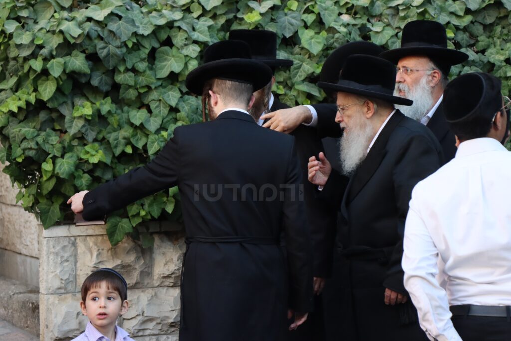 חסידים ואנשי מעשה: האנשים החזקים בחצרות האדמו"רים