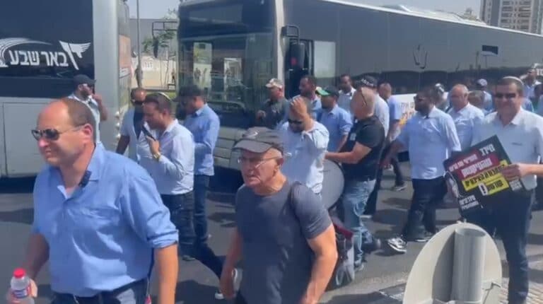 פקקי ענק ושיבושי תנועה קשים בעקבות שביתת התחבורה