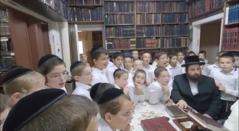 'כד יתבין ישראל': ילדי הת"ת שרו בפני מרן רה"י
