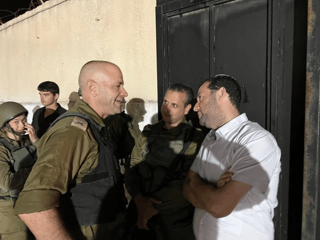 פיגוע בשכם: מחבלים ירו לעבר מתפללים בקבר יוסף