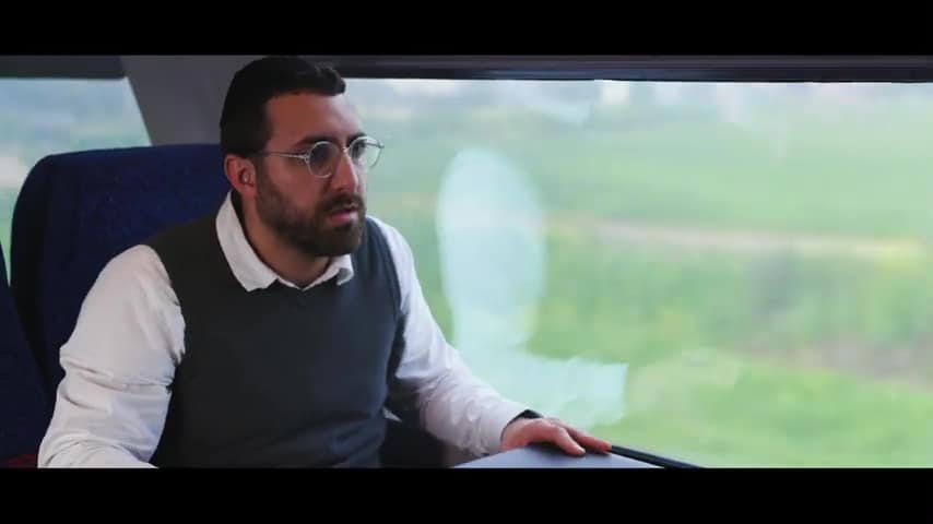 אבי לרנר בסינגל קליפ חדש: "יש עניין"