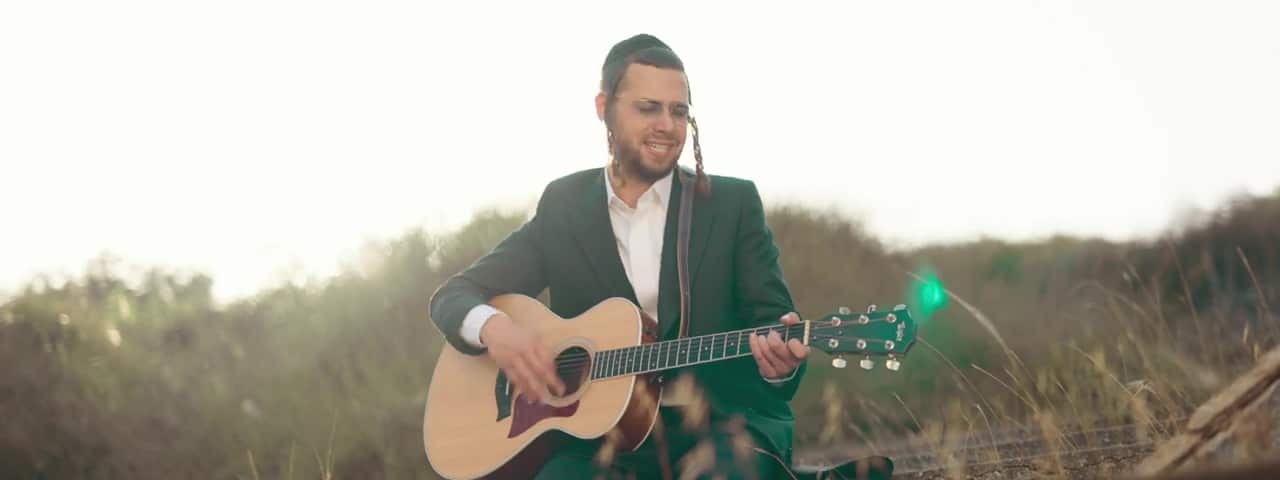 ארי היל 'מגרש את העצבות' עם סינגל-קליפ חדש