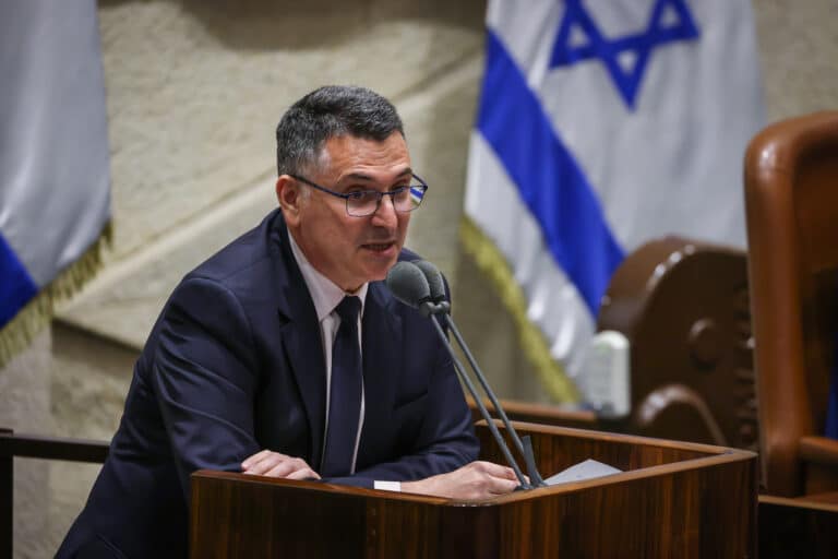 תוקפי צוותים רפואיים יקבלו 5 שנות מאסר