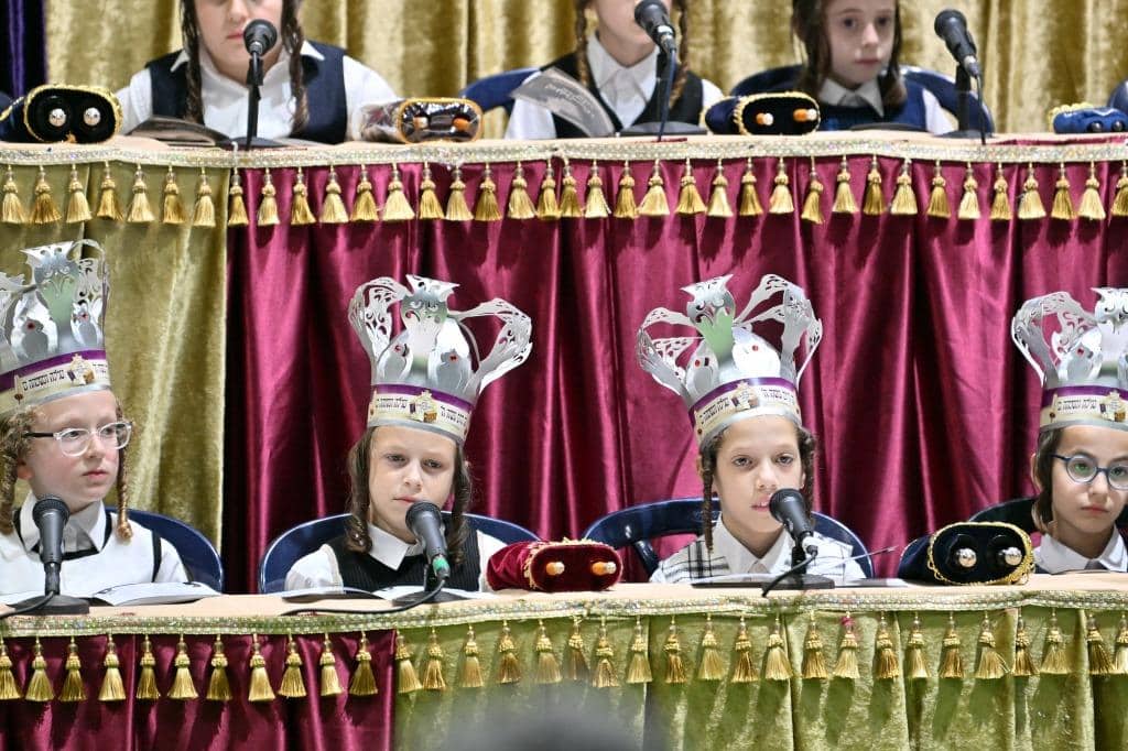 ילדי כיתה ג' בת"ת 'זיו התורה' חגגו את סיום חמשה חומשי תורה