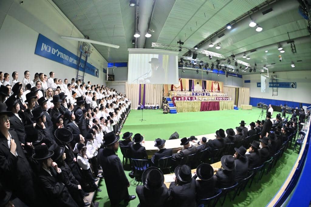 ילדי כיתה ג' בת"ת 'זיו התורה' חגגו את סיום חמשה חומשי תורה