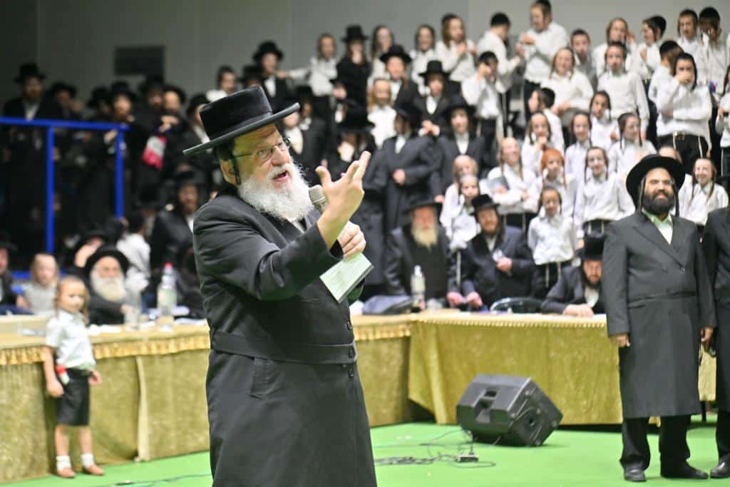 ילדי כיתה ג' בת"ת 'זיו התורה' חגגו את סיום חמשה חומשי תורה