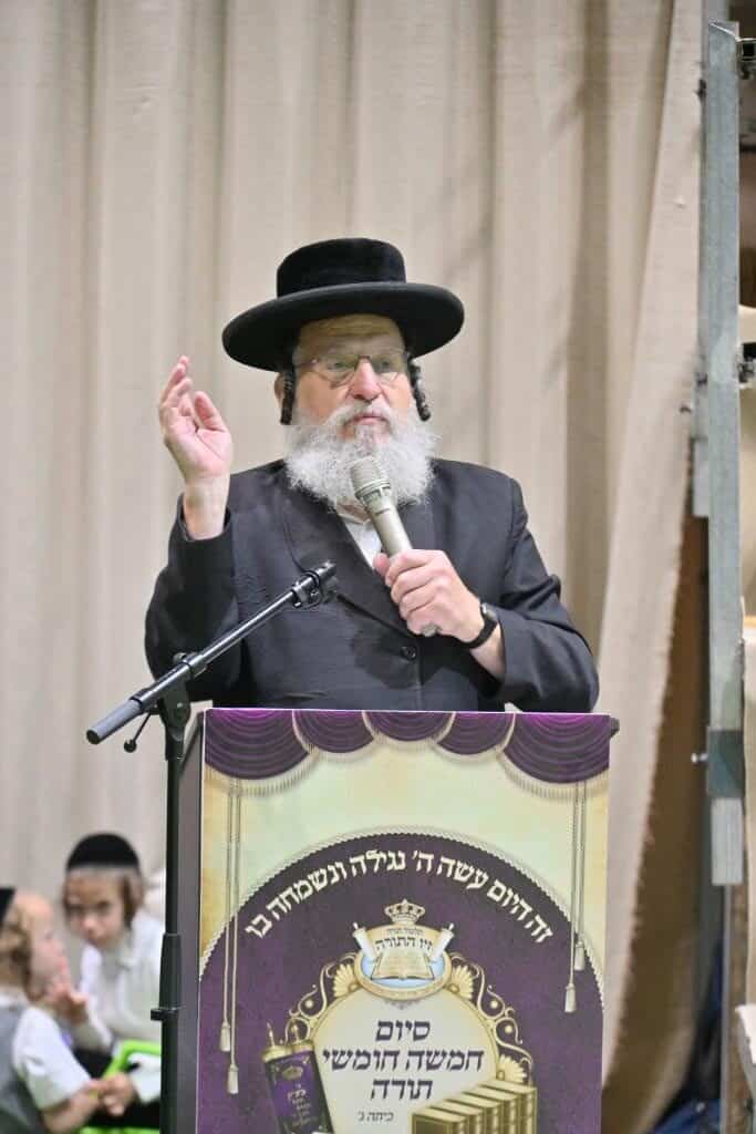 ילדי כיתה ג' בת"ת 'זיו התורה' חגגו את סיום חמשה חומשי תורה