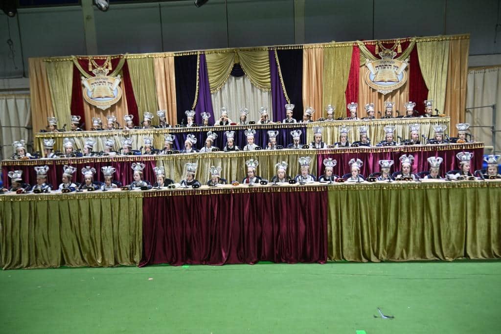 ילדי כיתה ג' בת"ת 'זיו התורה' חגגו את סיום חמשה חומשי תורה