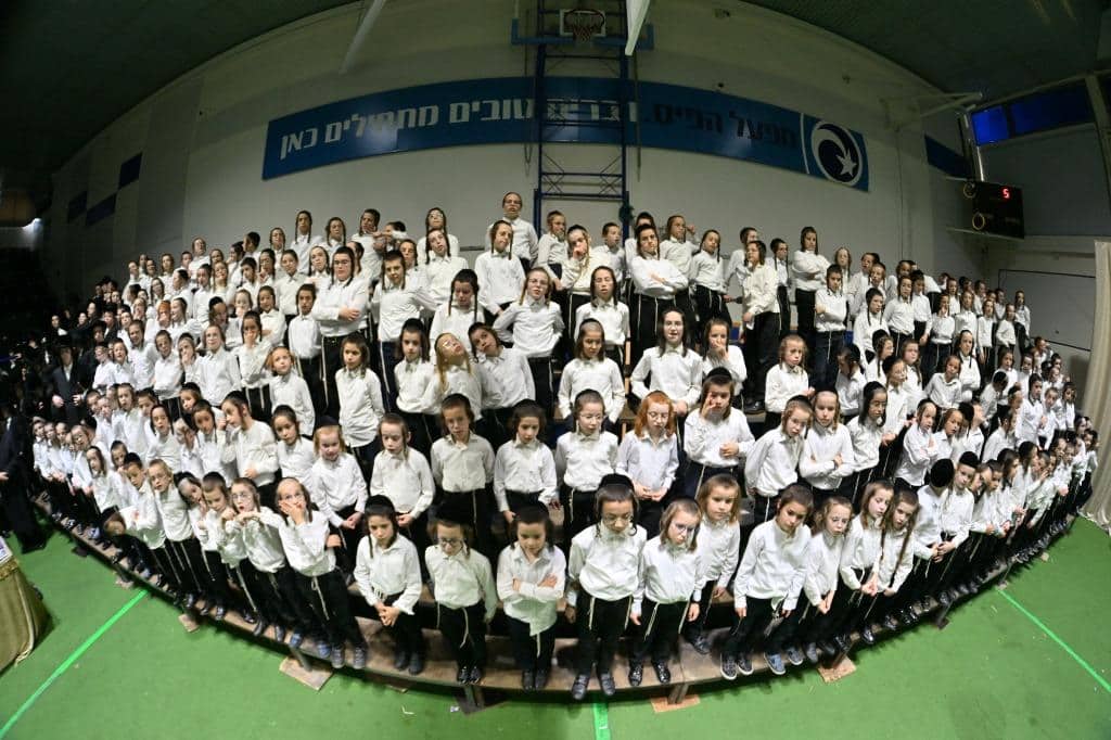 ילדי כיתה ג' בת"ת 'זיו התורה' חגגו את סיום חמשה חומשי תורה