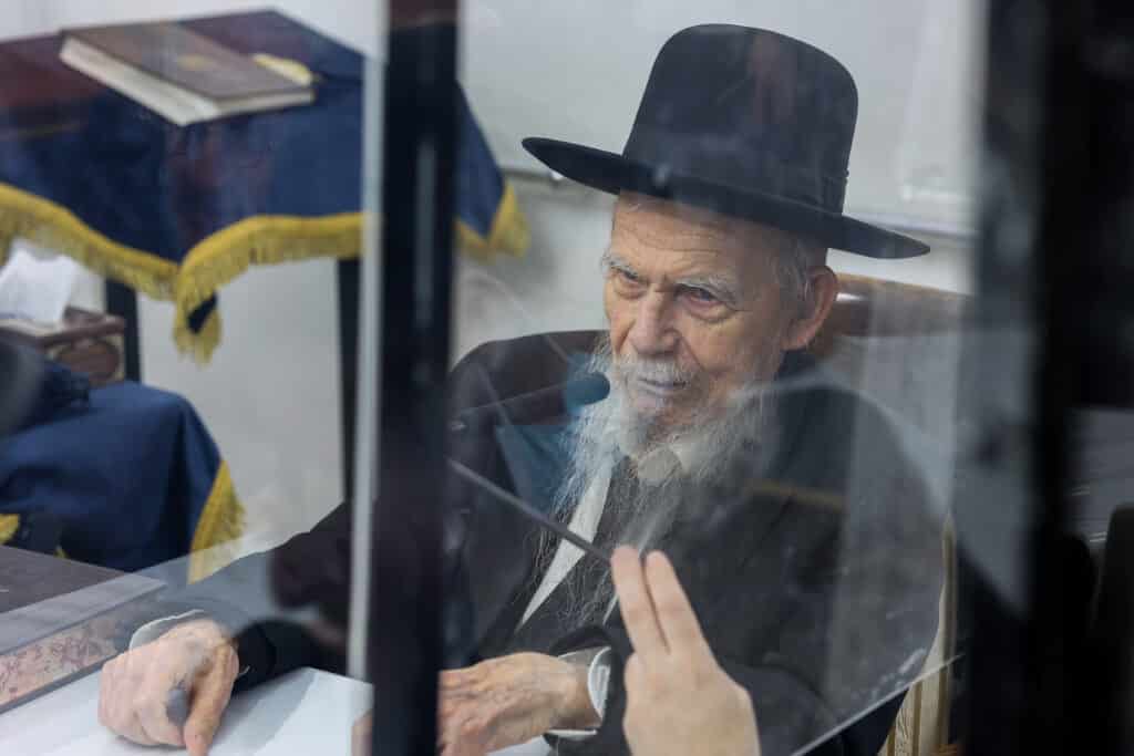 זְקֵנִים מִשַּׁעַר שָׁבָתוּ: תולדות חייו של מרן הגרי"ג אדלשטיין זצ"ל