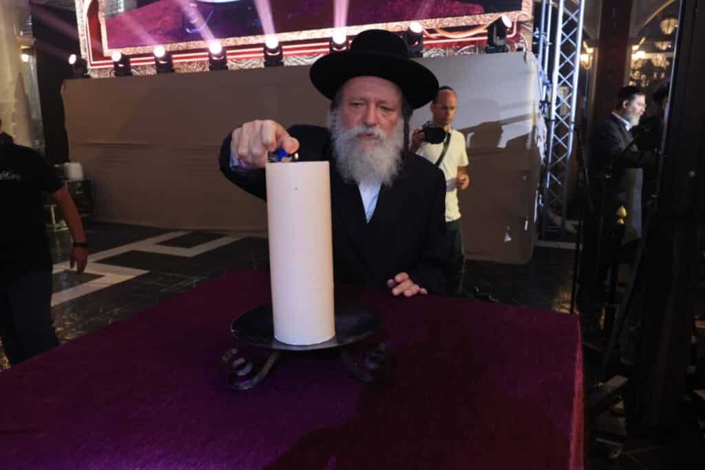 מעמד היסטורי בחסידות גור לשותפות כלל החסידים בבניין בית המדרש