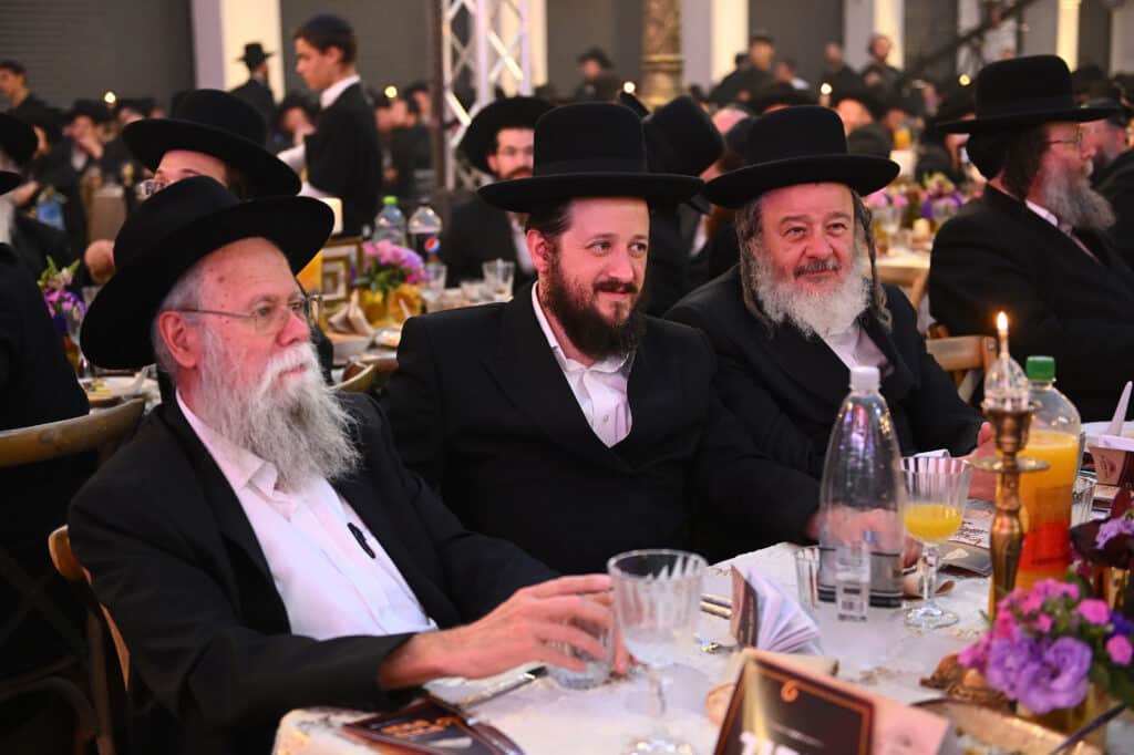 מעמד היסטורי בחסידות גור לשותפות כלל החסידים בבניין בית המדרש