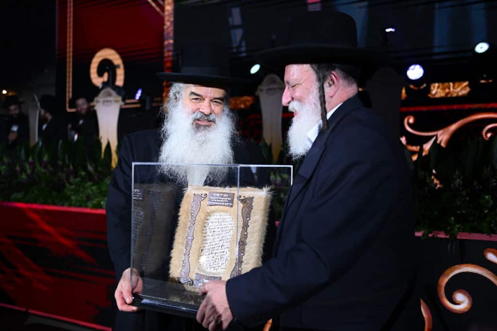 מעמד היסטורי בחסידות גור לשותפות כלל החסידים בבניין בית המדרש