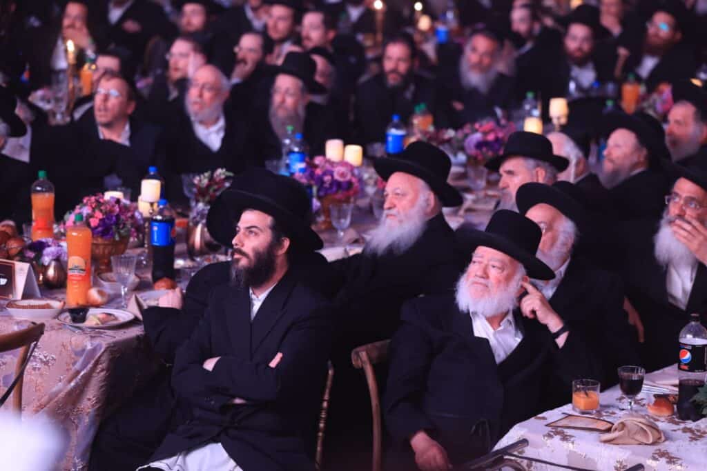 מעמד היסטורי בחסידות גור לשותפות כלל החסידים בבניין בית המדרש