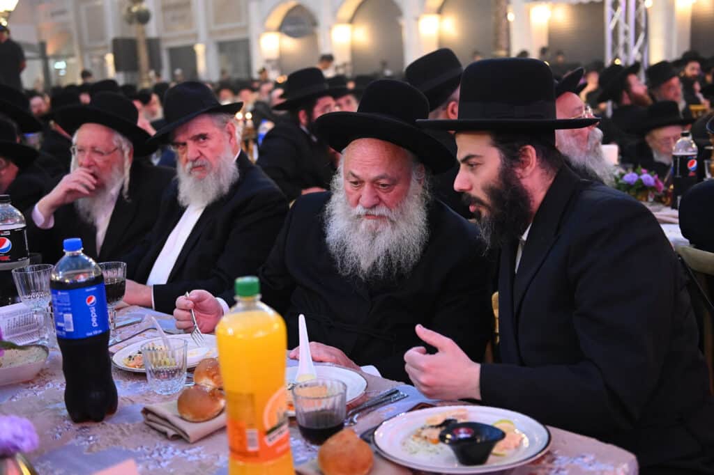 מעמד היסטורי בחסידות גור לשותפות כלל החסידים בבניין בית המדרש