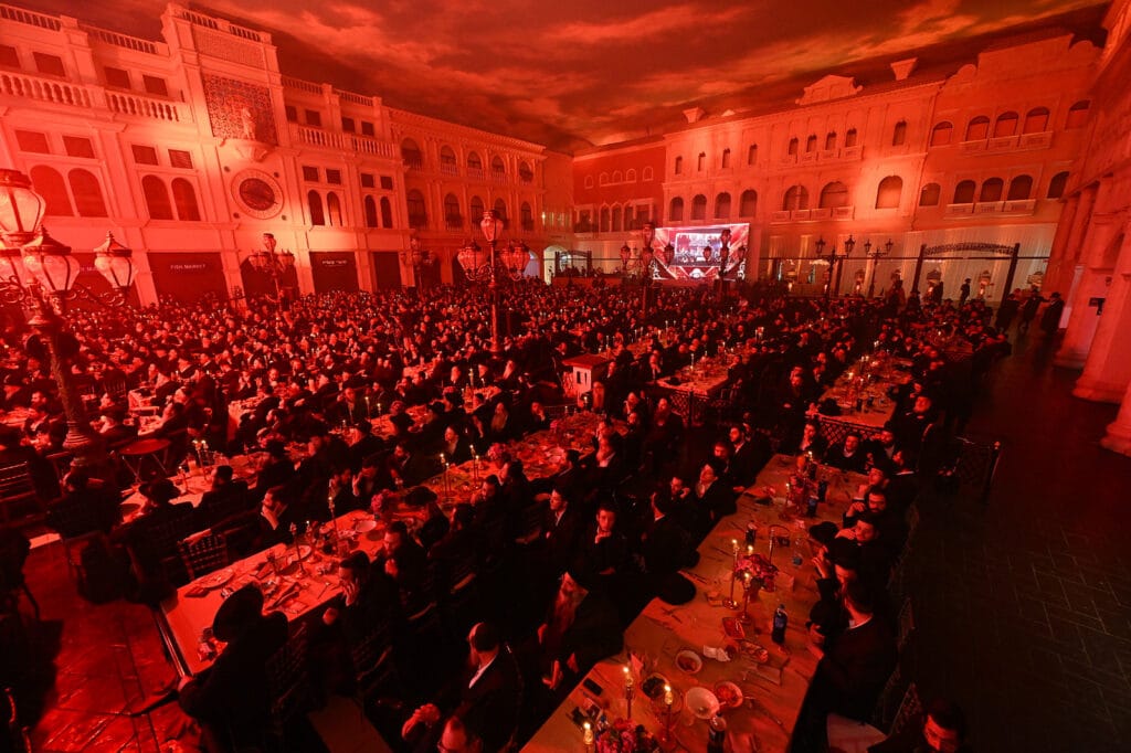 מעמד היסטורי בחסידות גור לשותפות כלל החסידים בבניין בית המדרש