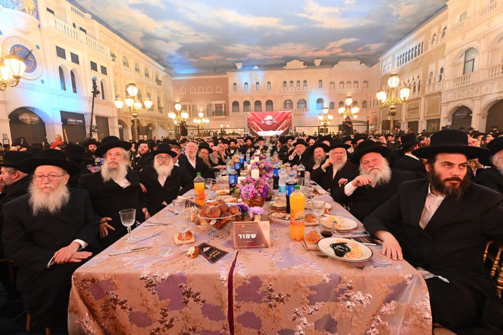 מעמד היסטורי בחסידות גור לשותפות כלל החסידים בבניין בית המדרש