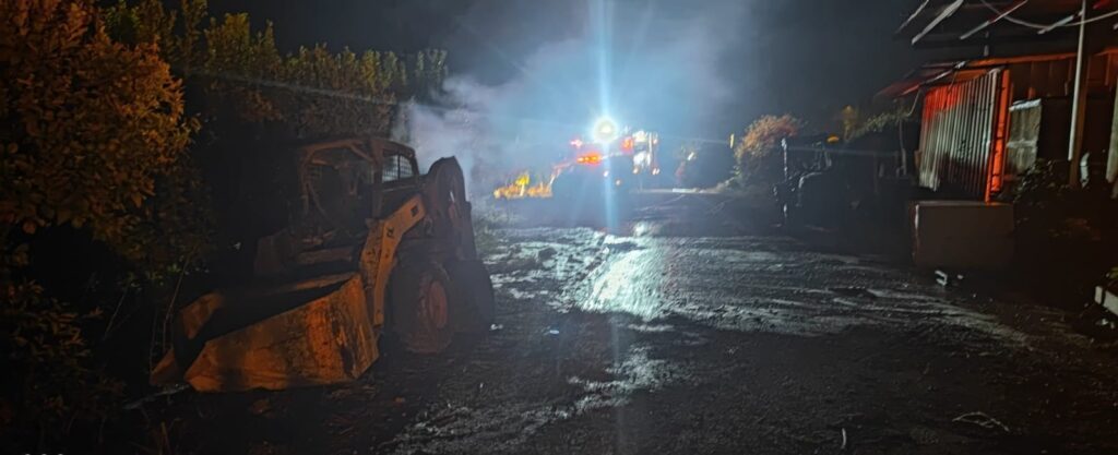 מכת הפרוטקשן: טרקטורים ומבנה חקלאי הוצתו בגליל