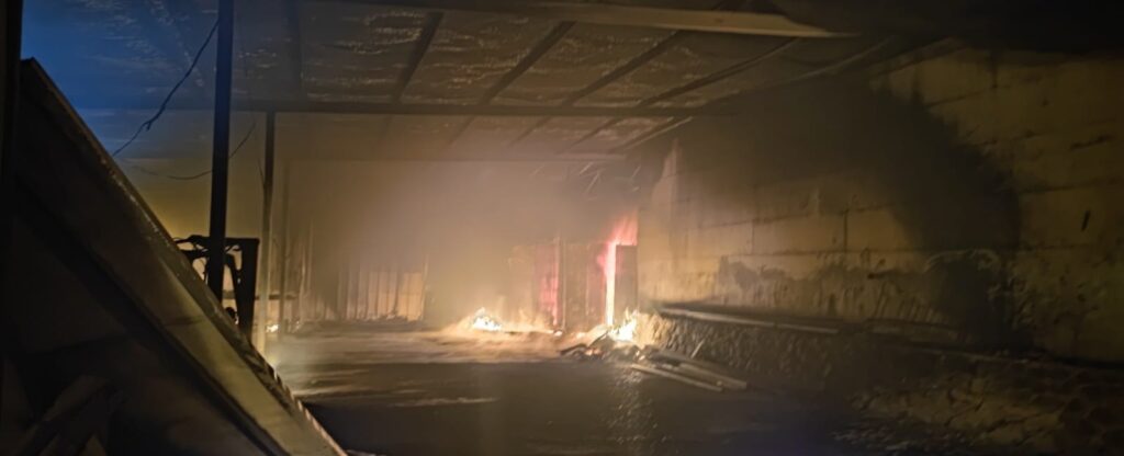 מכת הפרוטקשן: טרקטורים ומבנה חקלאי הוצתו בגליל